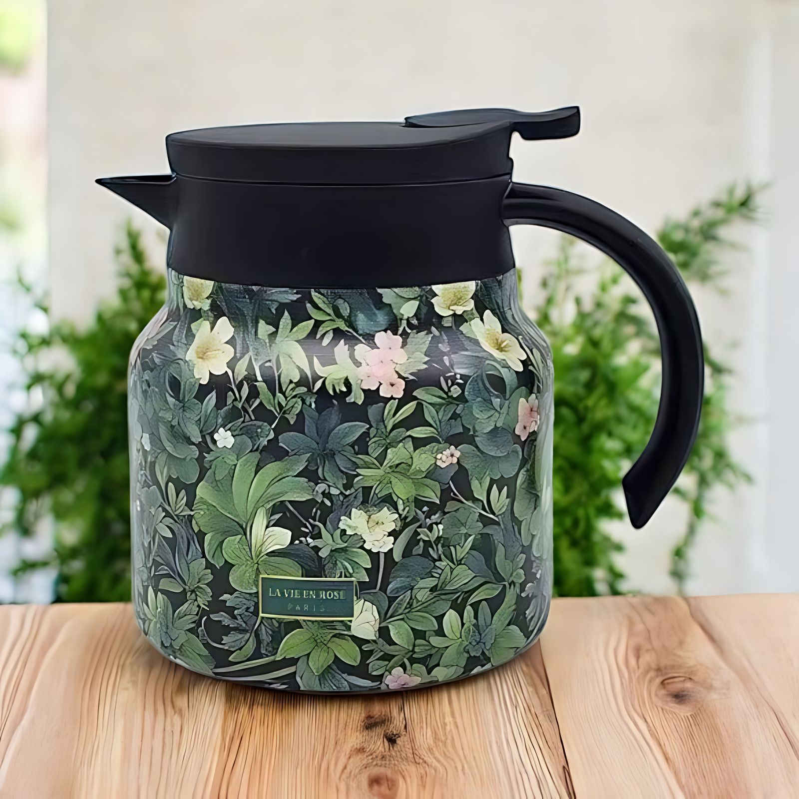 Thermos with infuser for hot tea, made of stainless steel, featuring a spill-resistant design and travel-friendly portability. 0